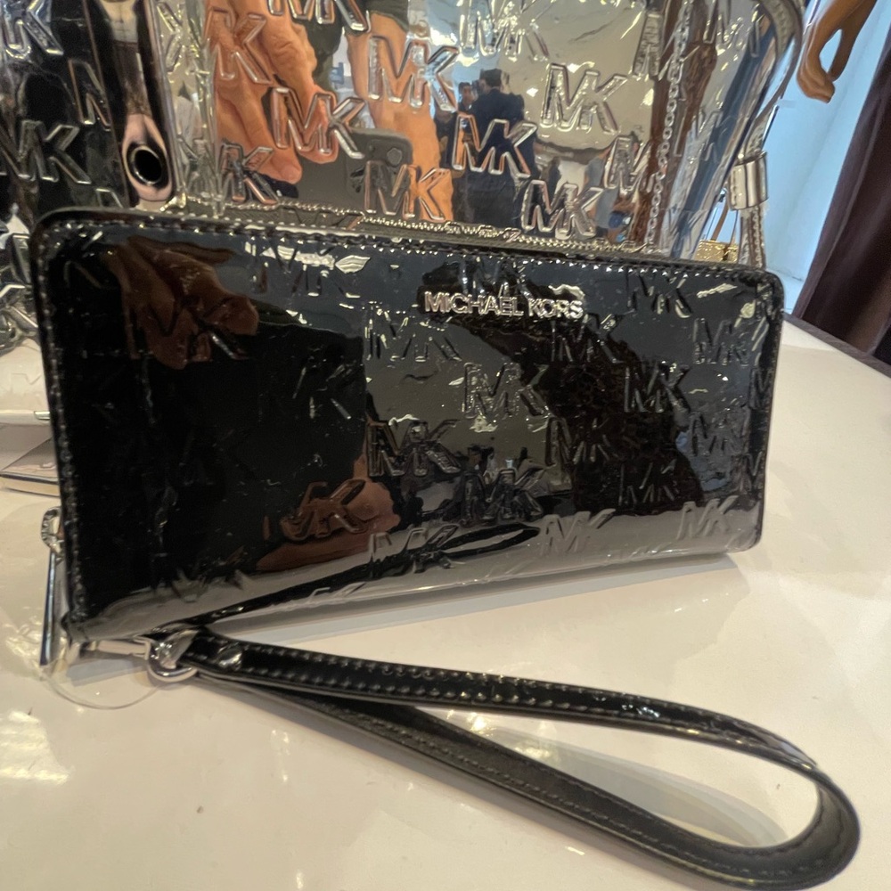 MICHAEL KORS Jet Set Larg Patent Logo Debossed Continental Wallet Wristlet Phone - Picture 8 of 16
